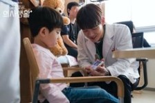 Drama Korea Hospital Playlist 2 Episode 8 Sub Indo, 5 Kisah Cinta Dokter