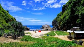 Menikmati Indahnya Pantai Wohkudu Gunung Kidul yang Berada di Yogyakarta