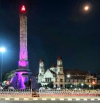 Menikmati Indahnya Tugu Muda Semarang di Malam Hari