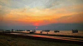 Wisata Pantai Karang Jahe Rembang yang Indah dan Sejuk