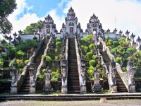 Pura Besakih Menyimpan  Bukit Peninggalan Zaman Megalitikum