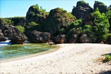 Pesona Pantai Siung Gunung Kidul, Wisata Camping dan Panjat Tebing