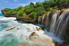 Keindahan Alam Wisata Air Terjun Gunungkidul Pantai Jogan (Jogja)