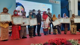 Teladani Perjuangan Kartini, Para Perempuan Ini Raih Penghargaan