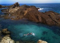 Pantai Wediombo, Bisa Berselancar dan Snorkeling