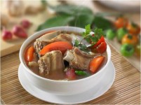 Resep Sop Iga Sapi Empuk, Cocok Untuk Temenin Makan Siang Mu!