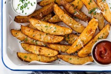 Sama Seperti Kentang Goreng, Yuk Coba Resep Potato Wedges