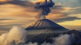 Bencana Semeru Eurupsi Akibatkan 1.979 Jiwa Mengungsi