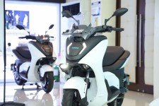 Spesifikasi Skuter Listrik Yamaha E01