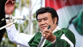 Banjir Pujian! Saat Pedangdut Rhoma Irama Membawakan Lagu BTS Butter