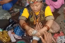 Pengobatan Alternatif Viral, Ibu Ida Dayak Dimata Warganet Begini