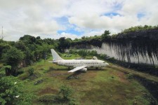 Mengulik Misteri Pesawat Terbengkalai di Bali