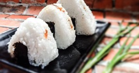 Resep Nasi Kepal Jepang Isi Tuna Mayo