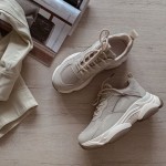 5 Hal yang Perlu Diperhatikan dalam Merawat Sepatu Sneaker