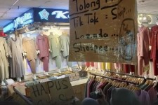 Tak Puas Hanya TikTok Shop Ditutup, Kini Pedagang Pasar Tanah Abang Minta Shopee dan Lazada Juga Ditutup