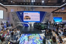 VinFast Tawarkan Harga Terjangkau untuk SUV Listrik VF e34 dan VF 5 di GIIAS 2024