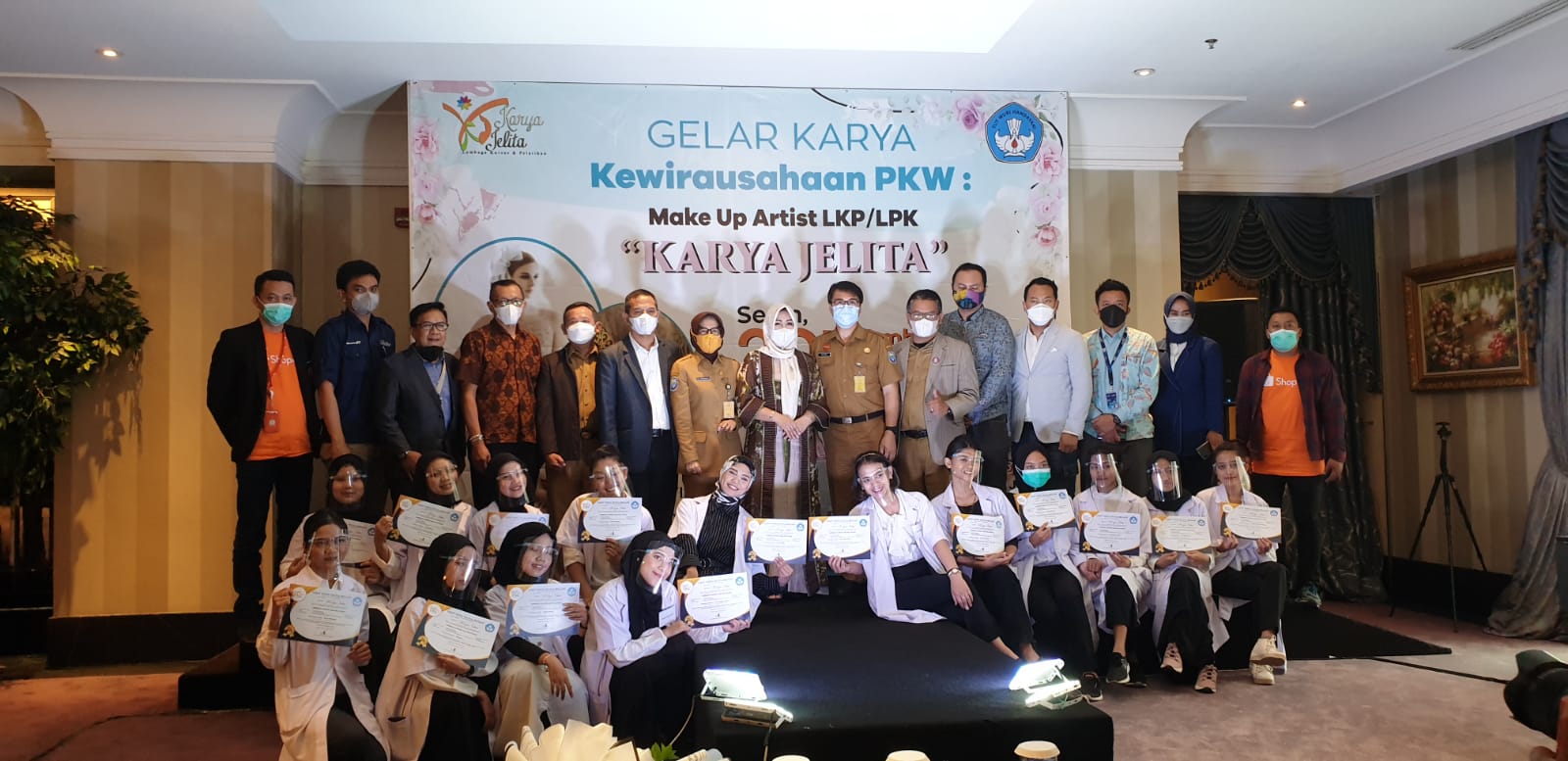  Apresiasi Ketua Kadin Bandung Gelar Karya LKP-LPK Karya Jelita