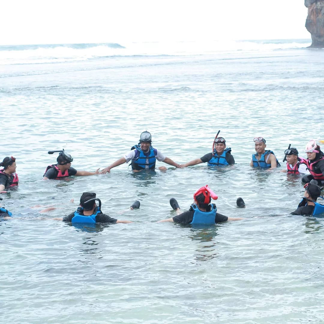 Snorkling Asik di Wisata Pantai Drini Jogjakarta