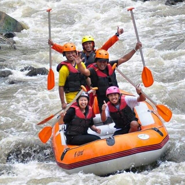 Rafting Kesambon, Menelusuri Sungai di Kota Malang